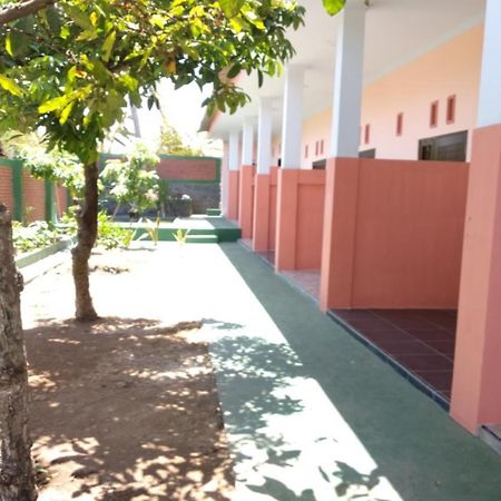 Kelapa Gading Homestay Syariah Redpartner Banyuwangi  Dış mekan fotoğraf