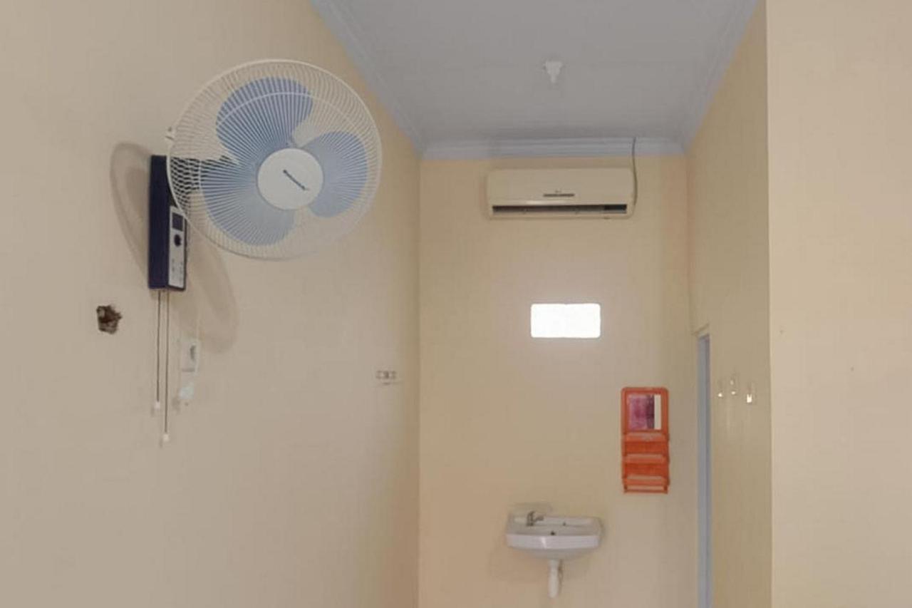 Kelapa Gading Homestay Syariah Redpartner Banyuwangi  Dış mekan fotoğraf