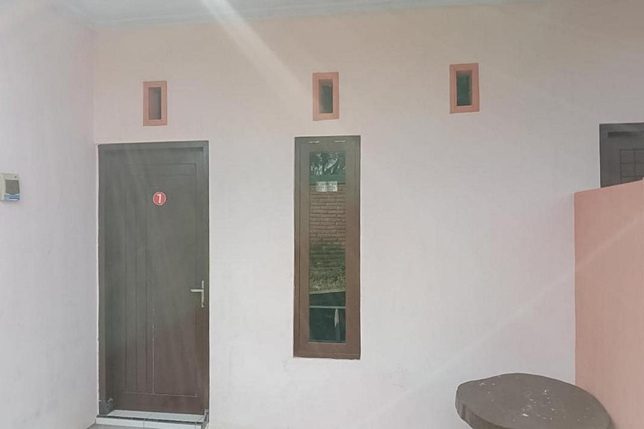 Kelapa Gading Homestay Syariah Redpartner Banyuwangi  Dış mekan fotoğraf