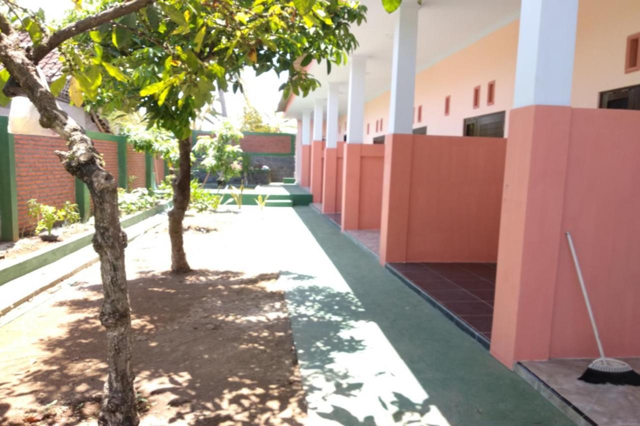 Kelapa Gading Homestay Syariah Redpartner Banyuwangi  Dış mekan fotoğraf